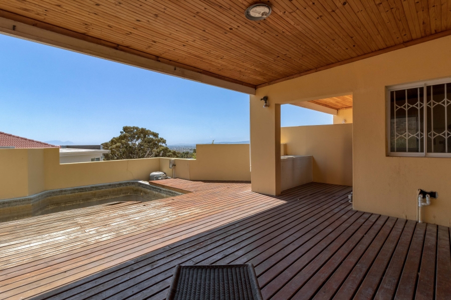 4 Bedroom Property for Sale in Mountainside Western Cape